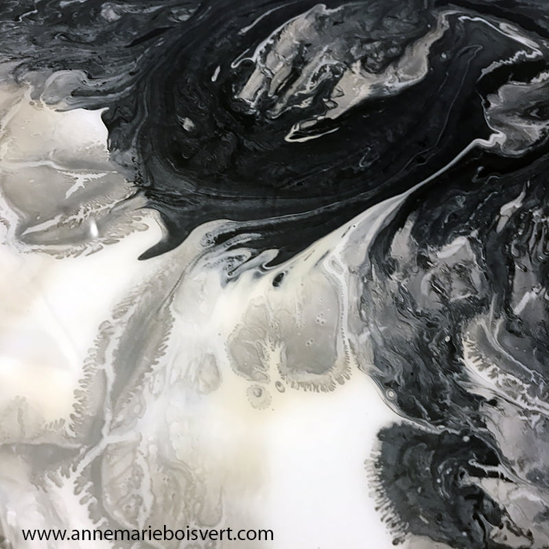 Coulage, revitalisation d&rsquo;un banc avec technique de  »pouring »